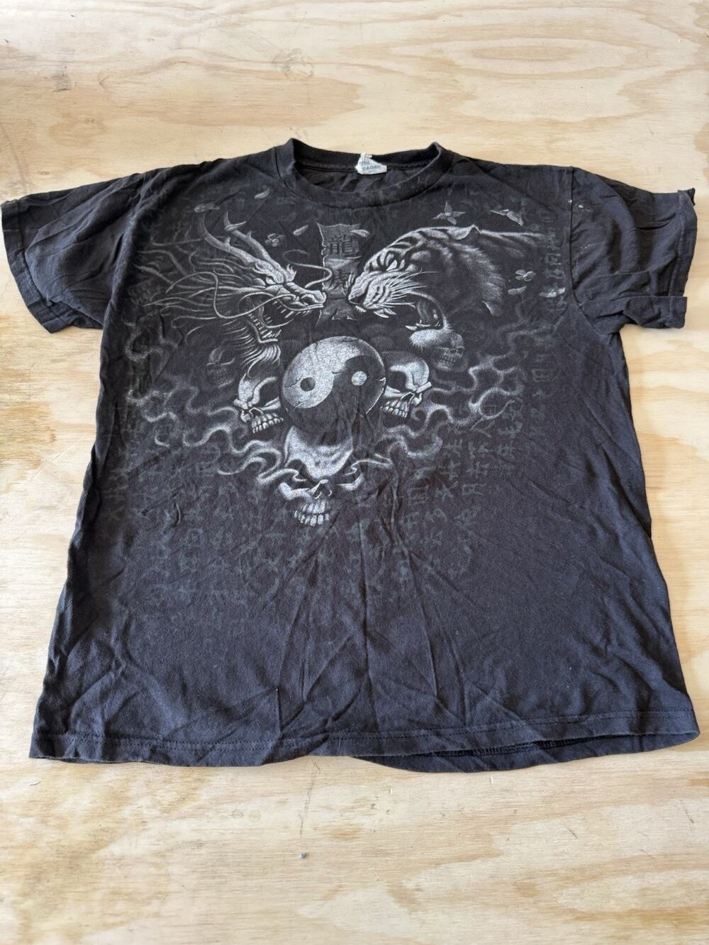 Vintage Y2K Skate Grunge Yin Yang Tiger Skull Dragon T-Shirt Mens M